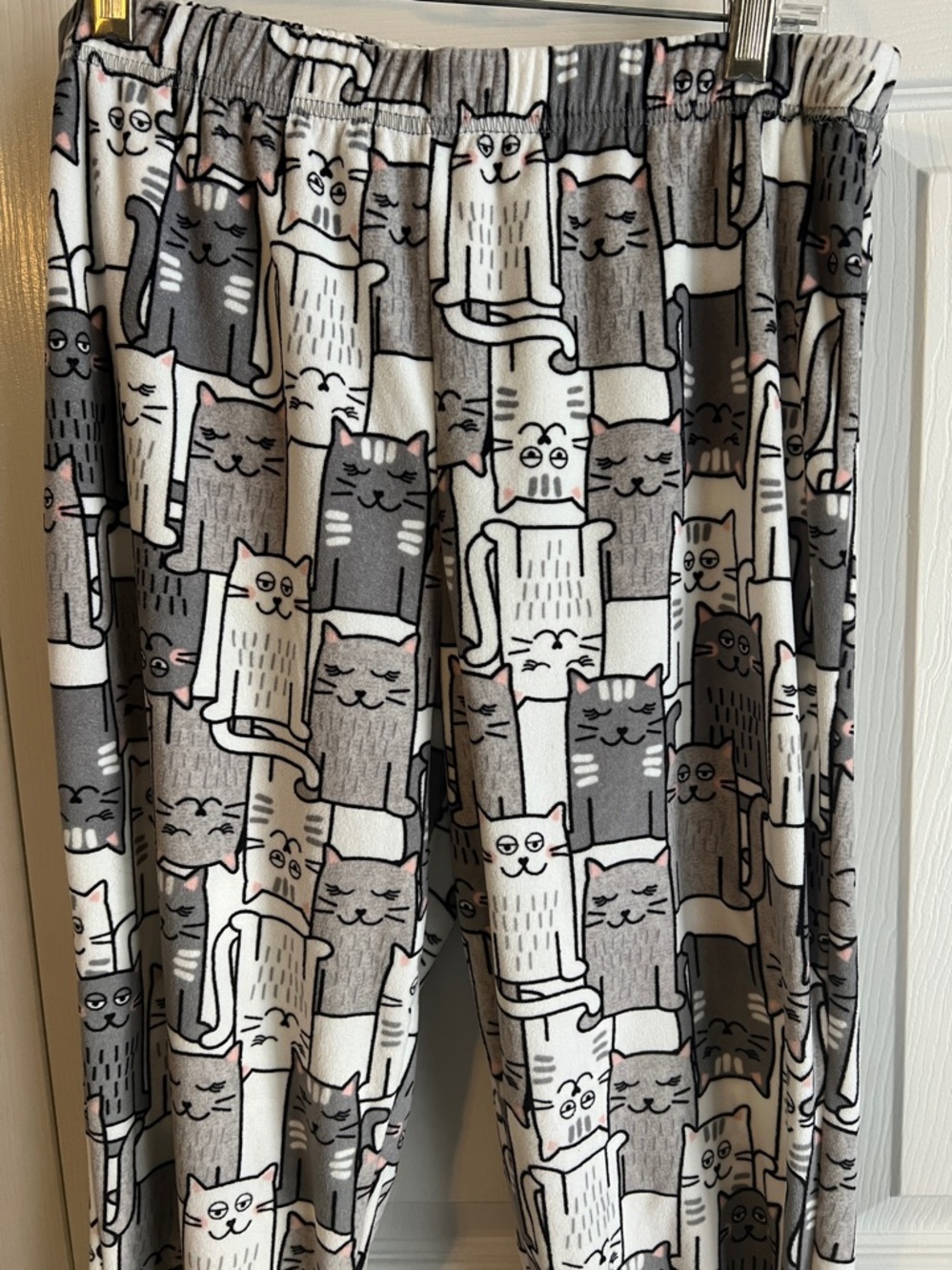 Secret Treasures White/Gray/Pink Cat Print Lounge Pants Sz M (8-10) - Picture 2 of 5